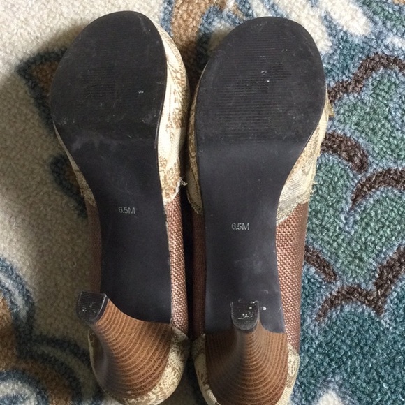 Mudd Adagio Heels Linen Floral Tapestry Wood Heels Sz 6.5 - Picture 10 of 12